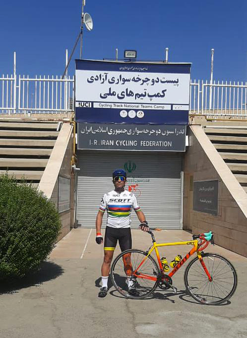  حضور مرتضی بهرام دخت پیشکسوت دوچرخه سواری کیش در مسابقه تایم تریل قهرمانی کشور